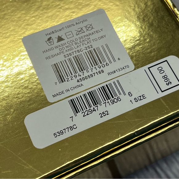 MICHAEL KORS Camel Hat and Scarf Boxed Set-NWT - Picture 6 of 6